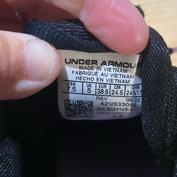 Under Armour sneakers in size 7.5 in EUC. Black & white with purple accents - Picture 5 of 8